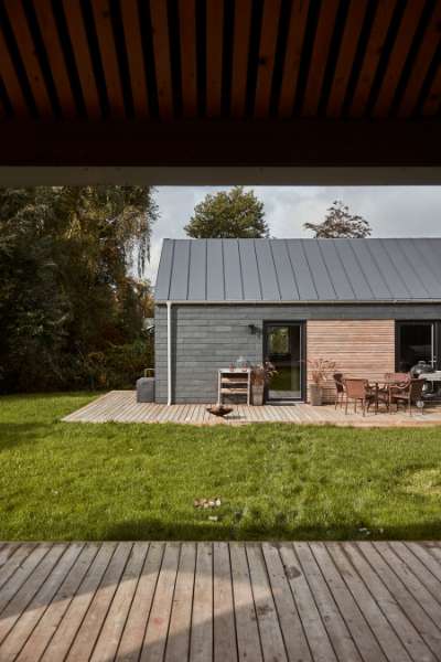 Slate, wood and steel profiles in stylish symmetry, Mågevej 11, 4040 Jyllinge